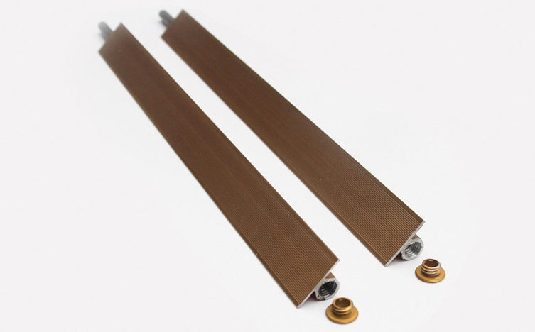 Straightener for wardrobe door panels, made of aluminum alloy, used for correcti