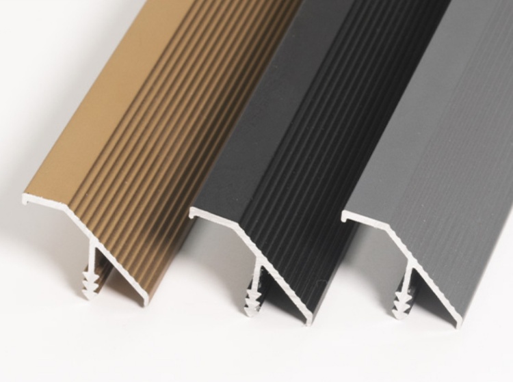 河北夏洛特建材 20 年匠心 铝合金 45 度斜边隐形拉手引领家居新风尚